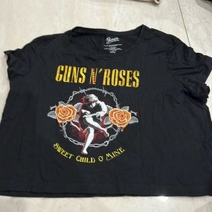 Black crop top T-shirt